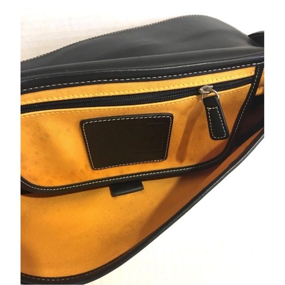 Coach beige canvas shoulder handbag with black leather strap & time - Picture 6 of 7